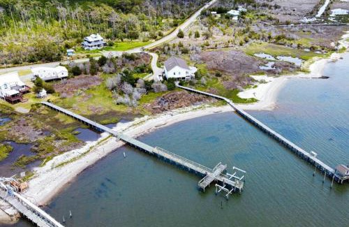 Sealevel House | Waterfront House Boat: Pet & Child Friendly Retreat