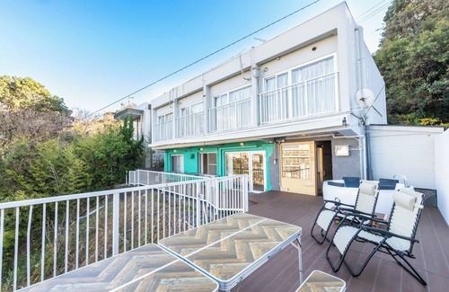Tsubaki Onsen House | Beachfront Shirahama House with Family Amenities & Kitchen