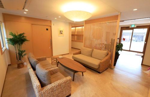 Shirahama House | Family-Friendly Stay at 白浜の宿 蘭 with Breakfast Included