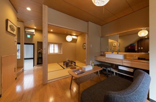 Naniwa Villa | Family-Friendly Shirakabanoyado - Shiokusa with Great Ratings