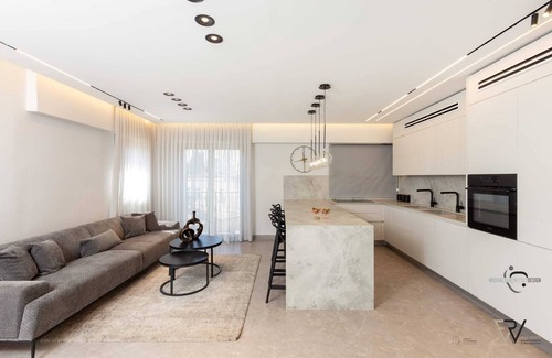 Mea She'arim Apartment | Elegant Shirat Haneviim Penthouse with Great Amenities