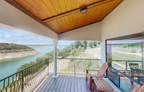 Lago Vista House | Shiraz Haus - Unit B