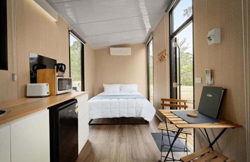 Avoca House | Cozy Shiraz Tiny House - Family-Friendly Retreat Awaits