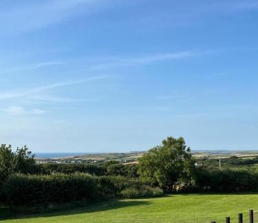 Saint Gennys House | Family-Friendly Shire Cottage in Beautiful Crackington Haven
