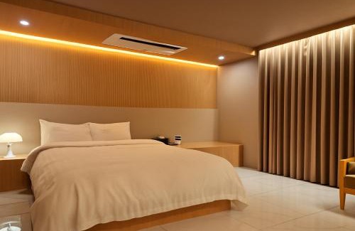 Choryang Hotel | Discover the Shire Hotel Busan Station with Hot Tub Delight