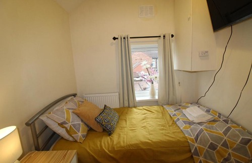 Shirebrook House | Discover Shirebrook House: Family-Friendly & Accessible Stay