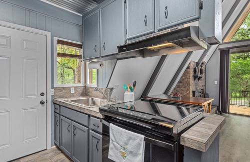 Etoile House | Pet-Friendly Shirley Creek Lake House with Lake View