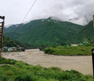 Karnaprayag Hotel | Discover Shiv Shakti Lodge: Family and Pet Friendly Retreat