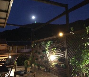 Barra da Lagoa Ski Chalet | Idyllic Shiva Guest House with Ocean Views & Breakfast