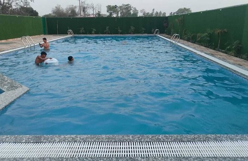 Haldwani Hotel | Discover Shiva Palace: Poolside Retreat with Family-Friendly Dining