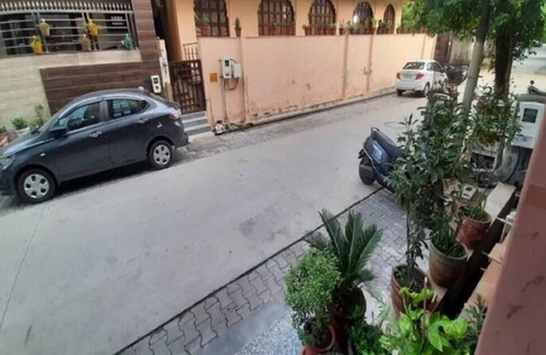 Agra Apartment | Deluxe Double Room at Shivalayaa with Relaxing Spa Access