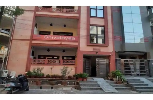 Basai Apartment | Deluxe Double Room No.1 at Shivalayaa with Spa Amenities
