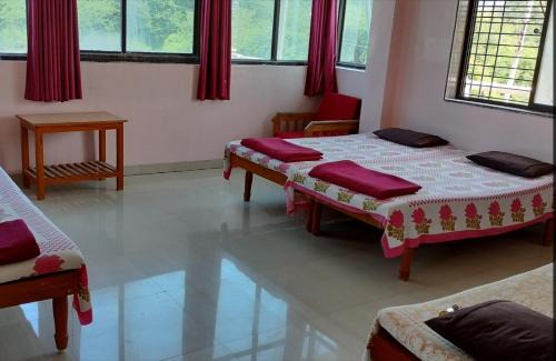 Ellora House | Welcoming Shivam Residency: Breakfast & Child-Friendly Stay