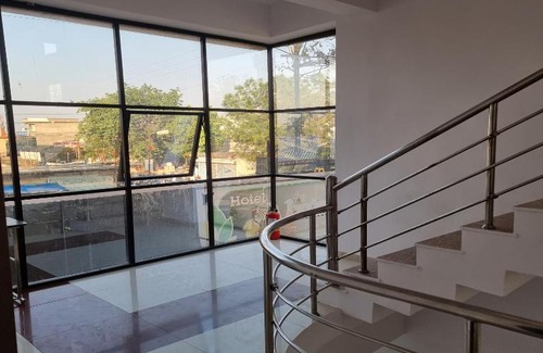 Seoni Hotel | Pet-Friendly Shivani Inn Hotel & Banquet with Breakfast