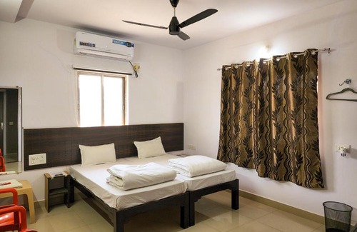 Seoni Hotel | Pet-Friendly Shivani Inn Hotel & Banquet with Breakfast