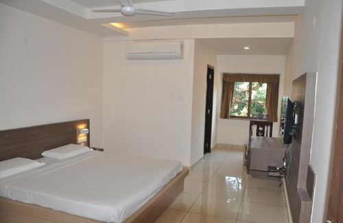 Kundapur Hotel | Discover Shivaprasad Grand: Family-Friendly Stay with Dining