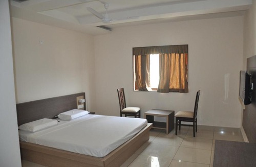 Kundapur Hotel | Discover Shivaprasad Grand: Family-Friendly Stay with Dining