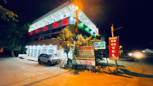Bhind Hotel | Discover Shivdoot Hotel: Family-Friendly 4-Star Comfort