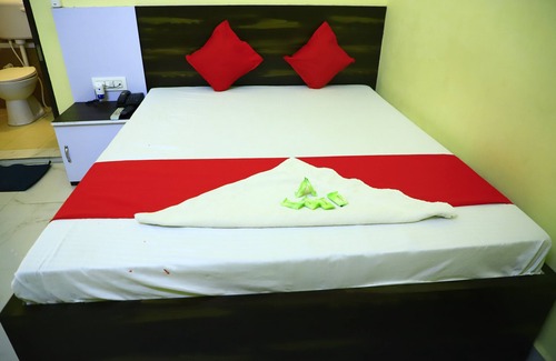 Mathura House | Cozy Shivraj Homestay with Delicious Breakfast Included