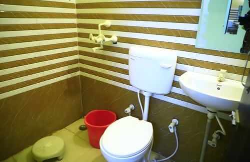 Mathura House | Cozy Shivraj Homestay with Delicious Breakfast Included