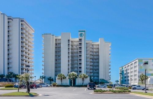 Orange Beach House | Inviting Shoalwater Resort: Oceanfront Bliss Awaits You