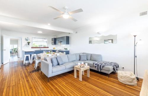 Shoal Bay Apartment | Discover Shoalz Cottage with Boat Parking for Families