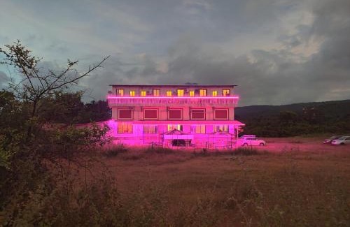 Murud House | Cozy Shobha Farmhouse: Family-Friendly & Wheelchair Accessible