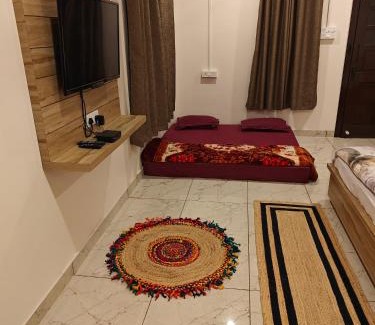 Faizabad Other | Shobhayan Inn: Free Airport Pickup & Family-Friendly Amenities
