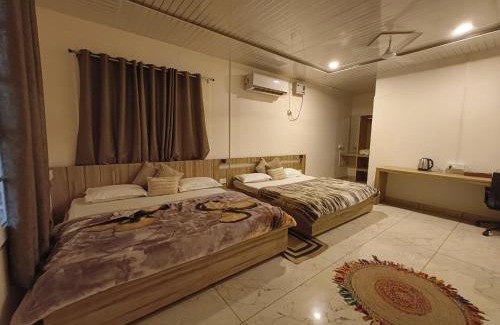 Faizabad Other | Shobhayan Inn: Free Airport Pickup & Family-Friendly Amenities