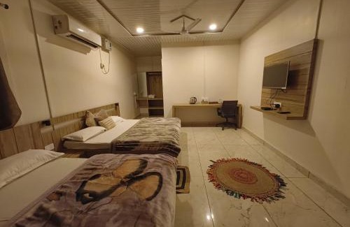 Faizabad Other | Shobhayan Inn: Free Airport Pickup & Family-Friendly Amenities