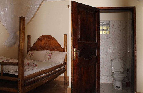 Kitojo Hotel | Explore Nature at ShoeBill Safari Lodge with Great Amenities