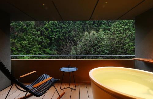 Yunohana Hotel | Elegant Shoenso Hozugawatei with Hot Tub and Family Amenities