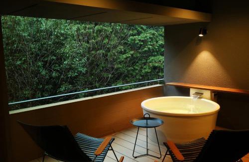 Yunohana Hotel | Elegant Shoenso Hozugawatei with Hot Tub and Family Amenities