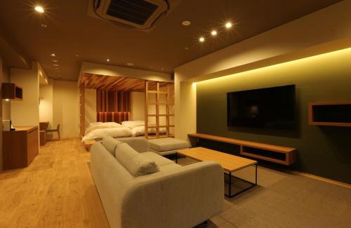 Yunohana Hotel | Elegant Shoenso Hozugawatei with Hot Tub and Family Amenities