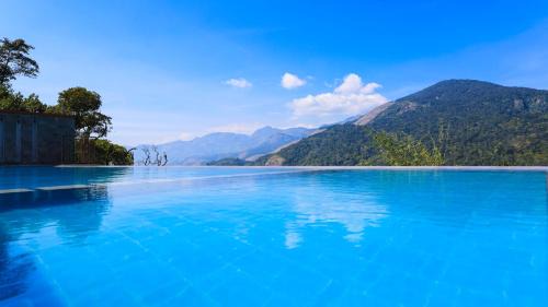 Suryanelli Resort | Welcoming Stay at Shola Crown Resort - Munnar with Pool