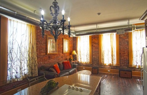 Marietta Apartment | Prime Shopping District Apartment | Historic Downtown Gem