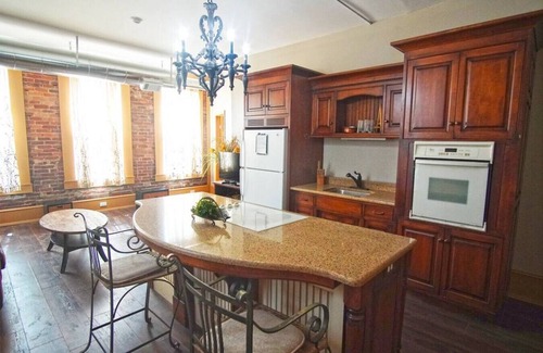 Marietta Apartment | Prime Shopping District Apartment | Historic Downtown Gem