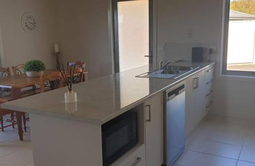 Port Sorell Apartment | Beachfront Bliss: Guest Rated 10/10 with Ocean Views