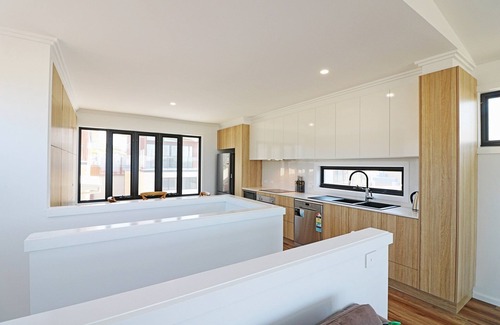 Eden Apartment | Beachside Escape: Shore Break 6 with Family-Friendly Kitchen