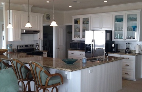 Galveston House | Beachfront Shore Haven: 2BR, Ocean View & Spa Retreat