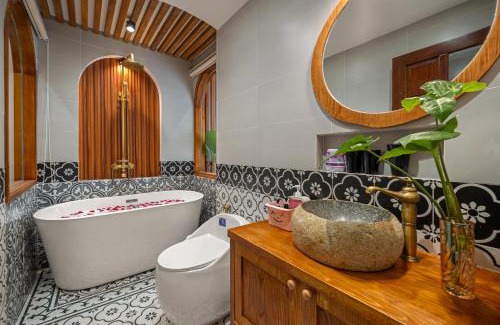 Son Tra Villa | Shore House - Near My Khe Beach & City Centre by The Key