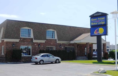 St. Clair Shores Hotel | Family-Friendly Shore Pointe Motor Lodge in St Clair Shores