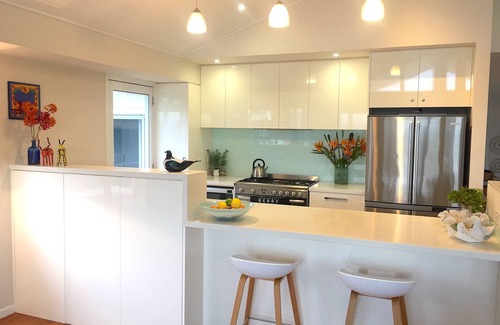 Currarong House | Absolute Waterfront Family Retreat with Ocean View & Pool