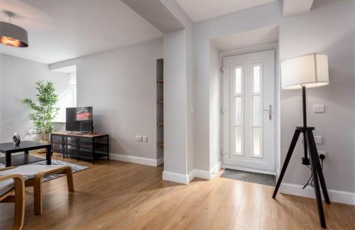 Prestwick Apartment | Family-Friendly Shore View - Donnini Apartments, 4-Star Stay