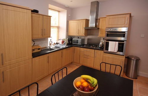 Kilmun Apartment | Pet-Friendly Shorefront Apartment in Dunoon, Sleeps 6