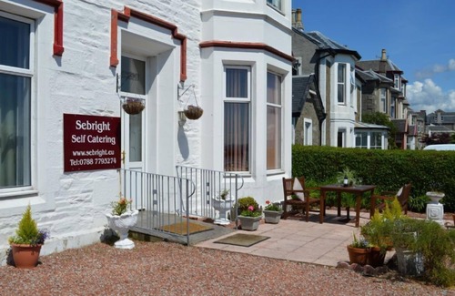 Kilmun Apartment | Pet-Friendly Shorefront Apartment in Dunoon, Sleeps 6