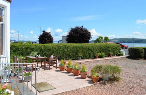 Kilmun Apartment | Pet-Friendly Shorefront Apartment in Dunoon, Sleeps 6