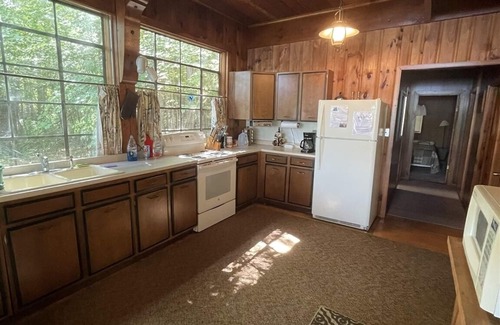 Bridgton Cabin | Idyllic Shorefront Retreat on Highland Lake with Pool