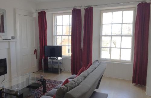 Dunbar Apartment | Cozy 2 Bed Serviced Apartment in Dunbar with Breakfast