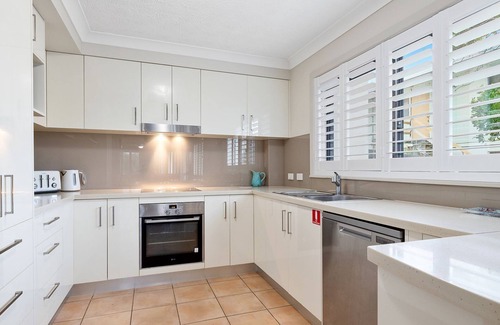 Hastings Point Apartment | Beachfront Haven: SHORELINE 3 Ocean View Apartment
